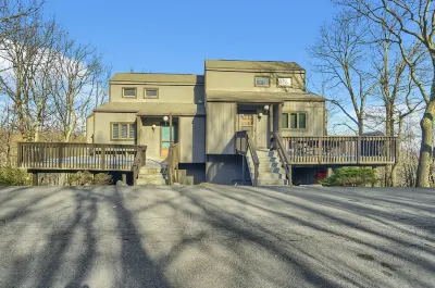 Expanded Townhome on Camelback Mountain With Private Sauna