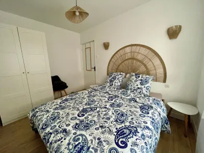 Maison Blériot-plage à 100 Mètres de la mer Hôtels à proximité de : Auchan Hypermarché Calais