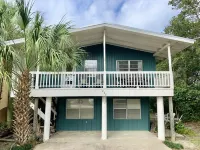 The Perch- FREE Golf Cart! Recently Updated, Sleeps 5, 1.5blocks from the beach.