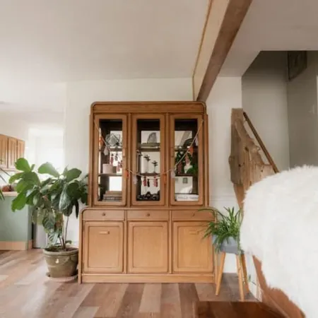 🦙 Lava Yay Frame - Bright High desert Cabin.