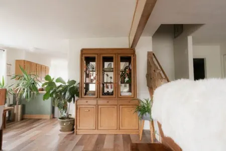 🦙 Lava Yay Frame - Bright High desert Cabin.