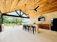 Casa Pacana - Private Frio Canyon Resort-Type Property w/Views! Hotels in Real County