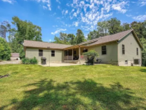 Minutes to Caves! Private Woods! Game Room & Media Room! Great for Get-togethers Hotels in Swan Township