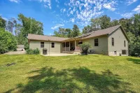 Minutes to Caves! Private Woods! Game Room & Media Room! Great for Get-togethers