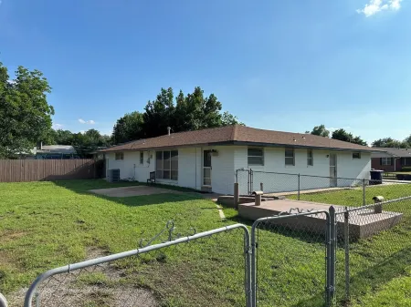 Nice 3 Bedroom, 1.5 bathroom Chickasaw House