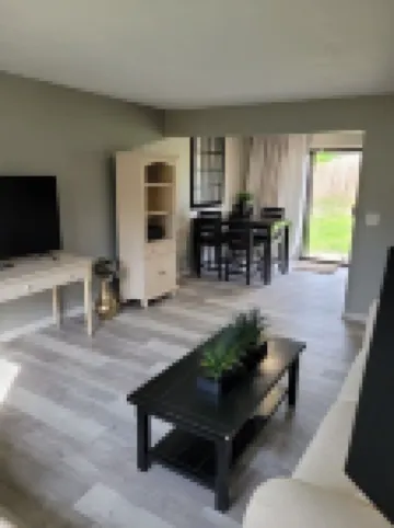 Beautiful 3 Bed, 2 Bath, Sleeps 6, Full Kitchen. Garage. Close to World Cup!