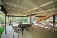 Lakeside Livin'-near Marina, Game Room, Wi-Fi, King Bed, Fire Pit, Huge Balcony Hotels in Fairfield Bay