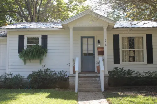 Charming Cottage in the Heart of the Historic District. Wonderful Getaway