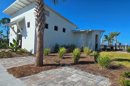 Salty Dog--NEW 4BR/2BA, Golf Cart,  Access to Pool/ Beach in Windmark, Dogs OK!