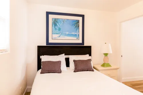Beach Condo & Pool Relaxing Getaway! Short Stride to Sandy Beach's. Unit 8