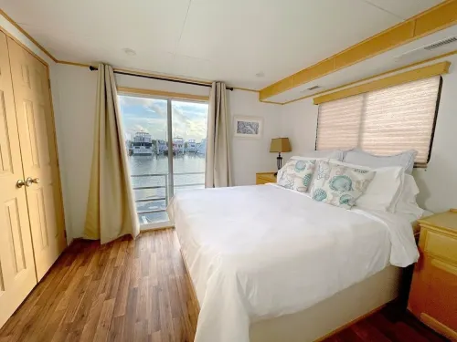 Aqua Lodge Houseboat "Calypso"