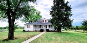 Farmhome on 80 acres, Fire Pit, Close to UCM, Whiteman AFB, Kansas City, Pets OK