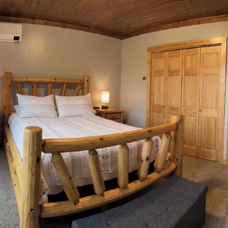 Spacious 3 bedroom 2 bath lodging near trails, with lots of off-street parking!