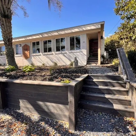 Beautiful, comfortable modern home, 1.5 blocks from the BEACH & Center Ave