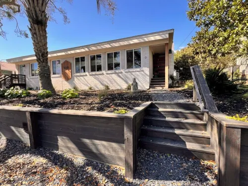 Beautiful, comfortable modern home, 1.5 blocks from the BEACH & Center Ave - 4-Sterne