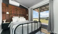 Cozy cottage at Frog Rock, uninterrupted mountain views.