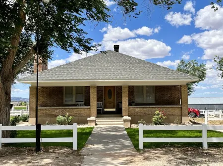 The Spacious, Vintage House on the Ranch