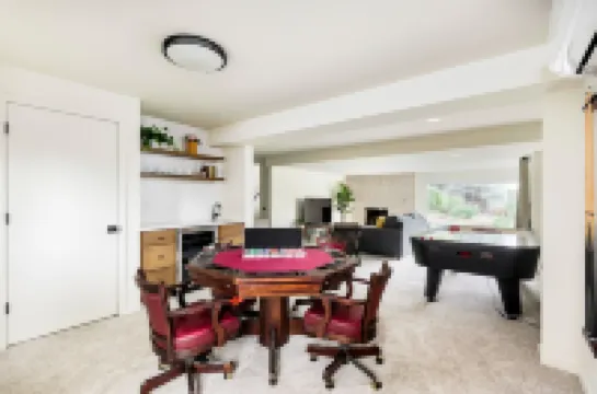 Luxury Home with 8 beds Hot Tub and an Awesome Deck!