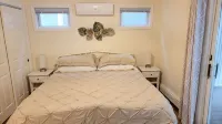 Stylish downstairs apartment. Walk to town, train, & beach ferry!