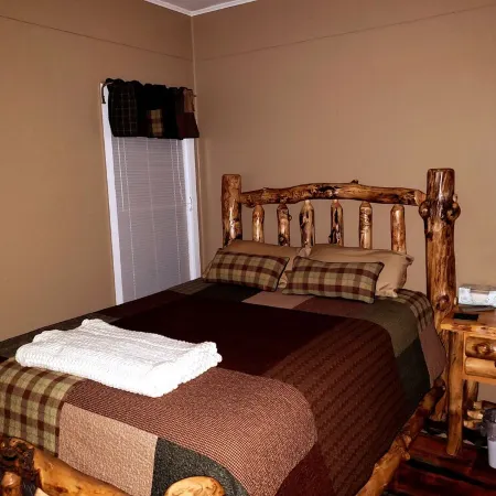 Camp Balsam  Old Adirondack camp Отели в г. Уэбб