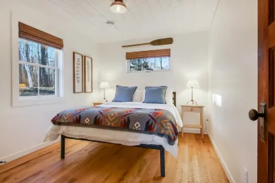Renovated cabin on Lac Courte Oreilles Lake - minutes from trails!