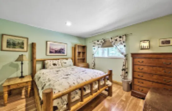 Tahoe Ranch, Hot Tub, on River, 3Bd, 2 BA, Family & Dog OK Walk. Summertime Pool