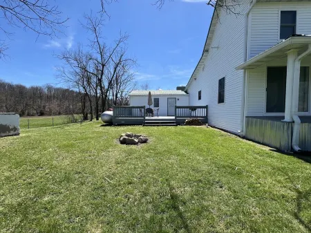 Secluded Upper Ozarks Farmhouse in Ozarks Mountains