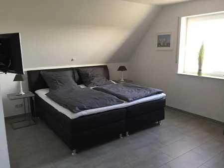 Nice, large and bright apartment in Ankerstrasse 10