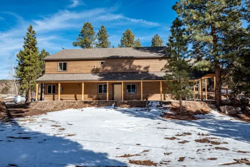 Cabin Lodge at Panguitch Lake Sleeps 18, wifi, good roads, year round access