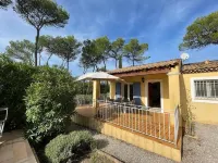 Villa with private pool Hotels near La Guilde des Vignerons du Thoronet