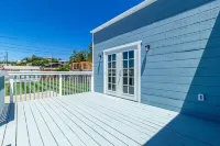 Remodeled Private 3BD, Hot Tub Woof Woof and Parking Hotels in Mid-City