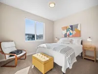 Modern Spacious Family Home w/ Hot Tub & Fire Pit