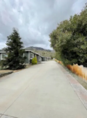 BEAUTIFUL, REMODELED HOME WITH EASY ACCESS TO LAKE AND RIVER - PET FRIENDLY