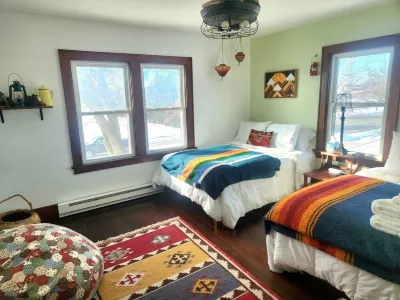 The Odd Dog Retreat w/HotTub, Kayaks, Bikes, Games