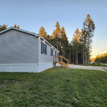Modern private home central location to beautiful coastal views