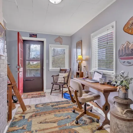 Pet Friendly on the South Holston River!