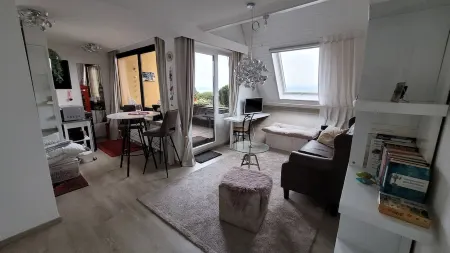 Cozy lake view apartment for two!