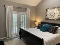 Cozy Cottage in Rayburn Country-Pet Friendly-King Suite/Pool Table! Sleeps 10