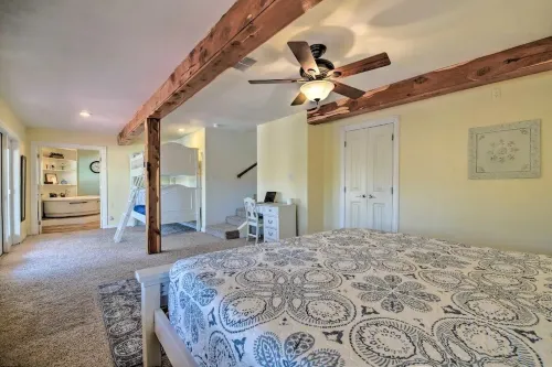 Lakeside Treetop Cottage: Boat Dock & Hot Tub