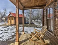 Winter at Kodow Kabin! 1865 cabin /hot tub close to Red Lodge and skiing!