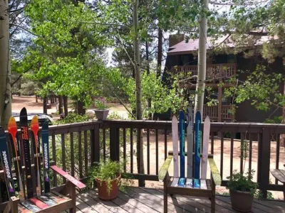 Little Mammoth Condo - Bike or 5 min walk to ski lifts! Отели рядом с достопримечательностью «Angel Fire Resort»