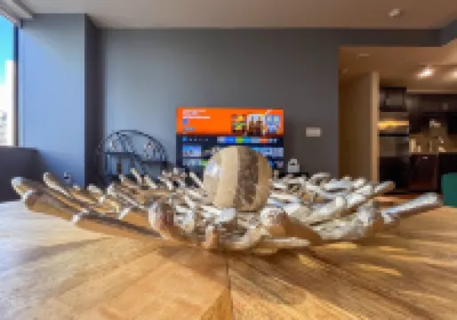 Cozy Retreat with Rooftop Pool, Parking, and Spacious Comfort