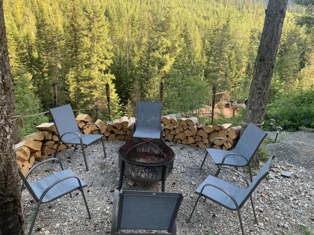 Away from it all cabin<br>Booking for the 2025 season. Winter recreation getaway