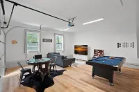 Luxury on the Lake - Waterfront, Private Dock, Kayaks, Paddle Boards, Fire Pit