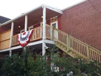 Lincoln Quarters, 2nd floor,  Only 2 blocks to the center of town.
