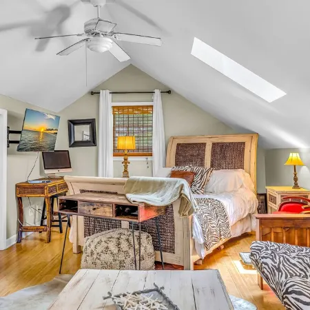 Historic Key West Gem: Private Tiki Bar, 4 En Suites, Walk to Duval & Beach