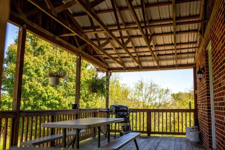 Holland Countryside Living Minutes from The Ark