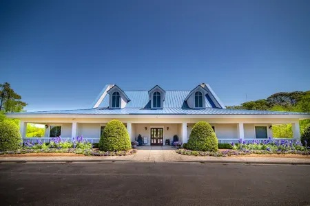 LUXE & SPOTLESS 1st Floor Condo Close to Golf/Pools/Beaches!