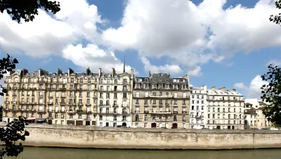 Hotel L de Lutece - Notre-Dame Отели рядом с достопримечательностью «Нотр-Дам-де-Пари»