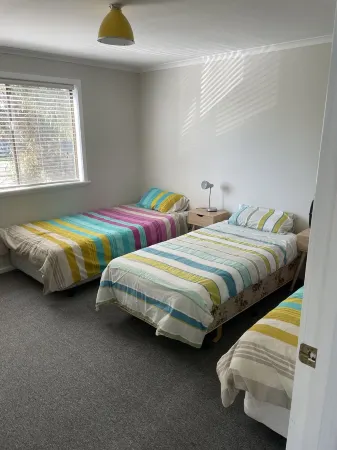 Beach House 100m from Falcon Bay Отели в г. Мандурах